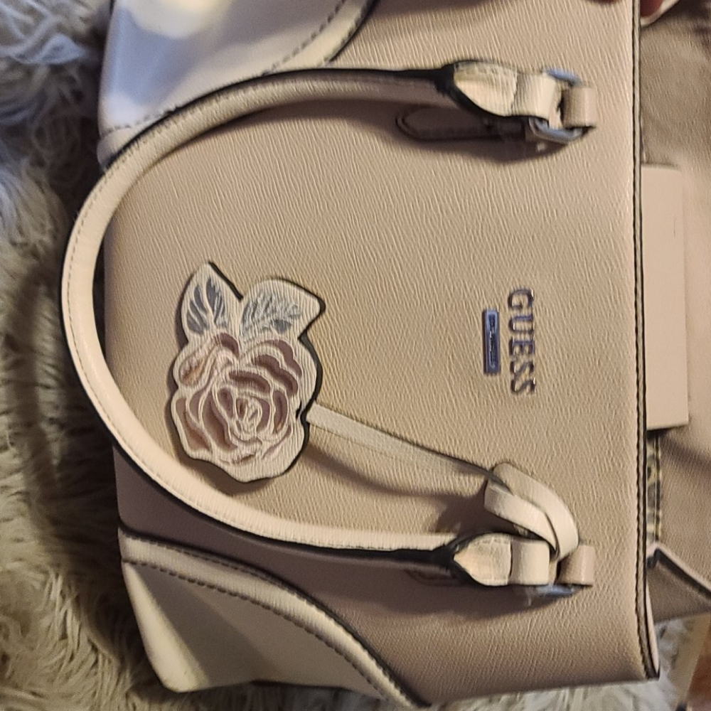 GUESS PURSE - Picture 2 of 5